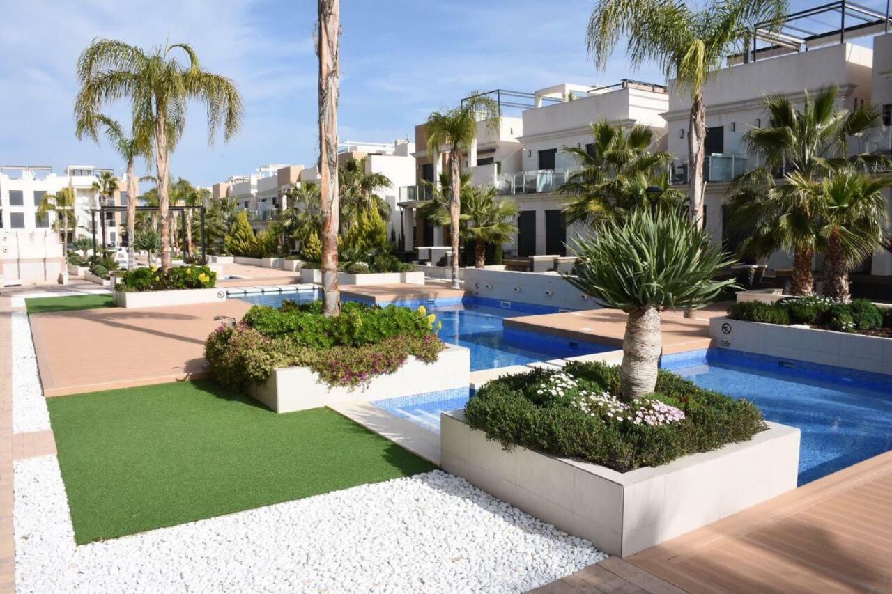 La Zenia Beach Bungalow Hotel โอริอุเอลา ภายนอก รูปภาพ